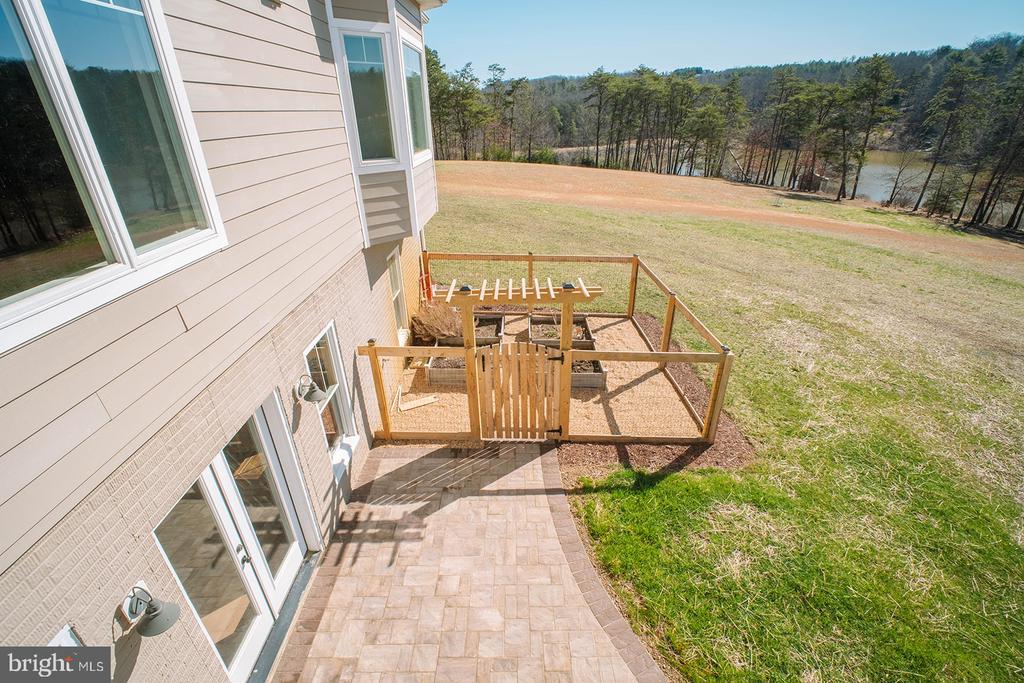 186 ISAAC DRIVE