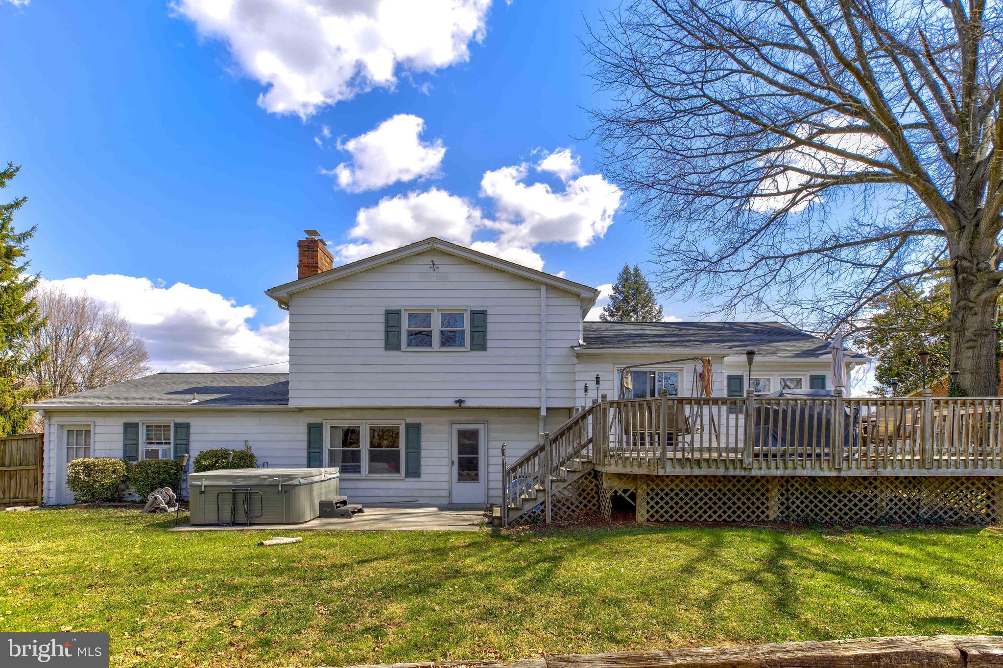 128 Country Club Cir