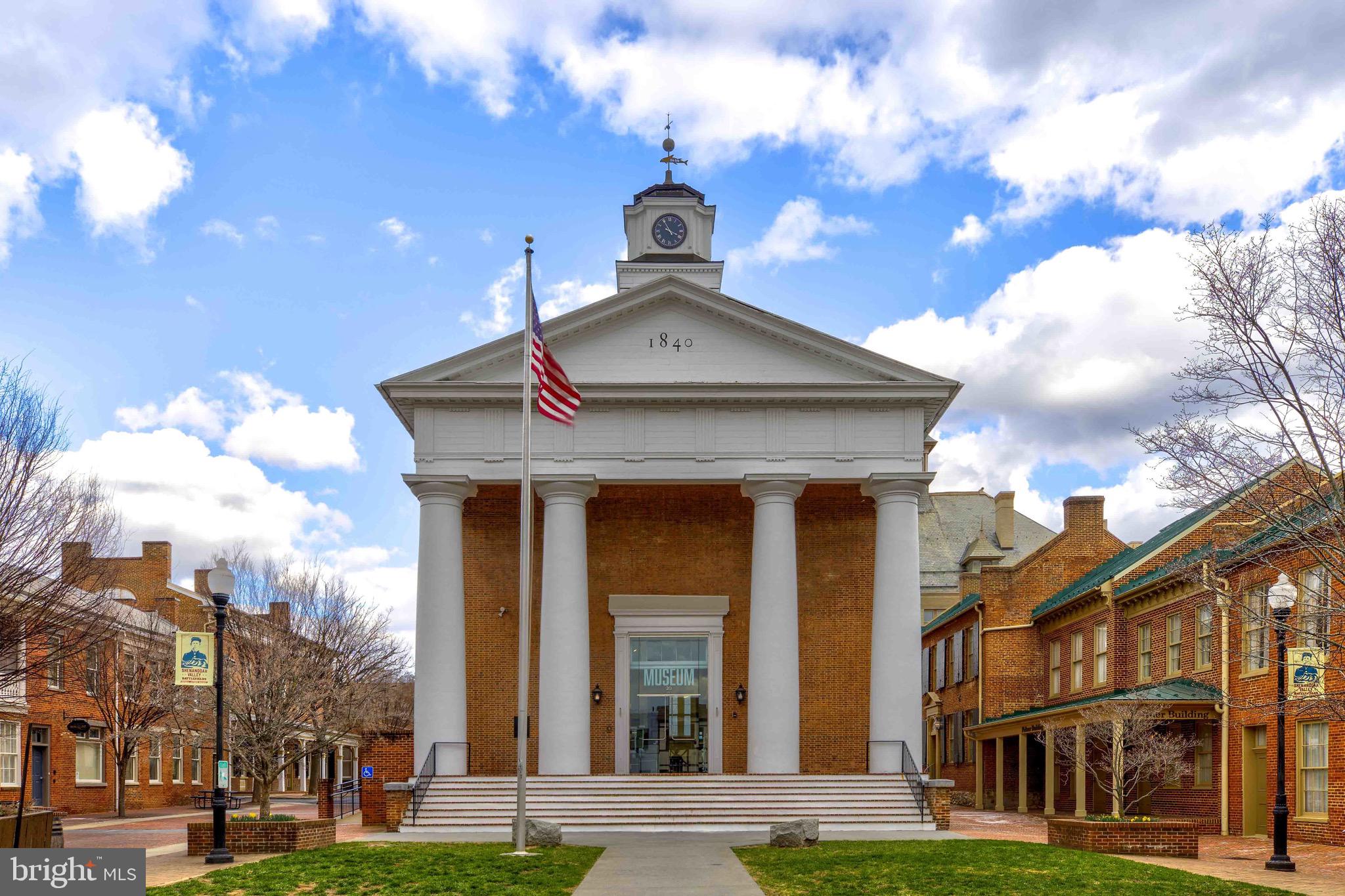 128 Country Club Cir