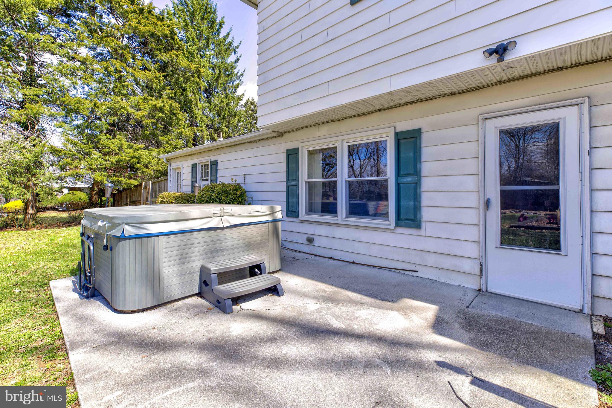 128 Country Club Cir