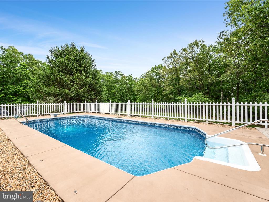 281 Light Rd