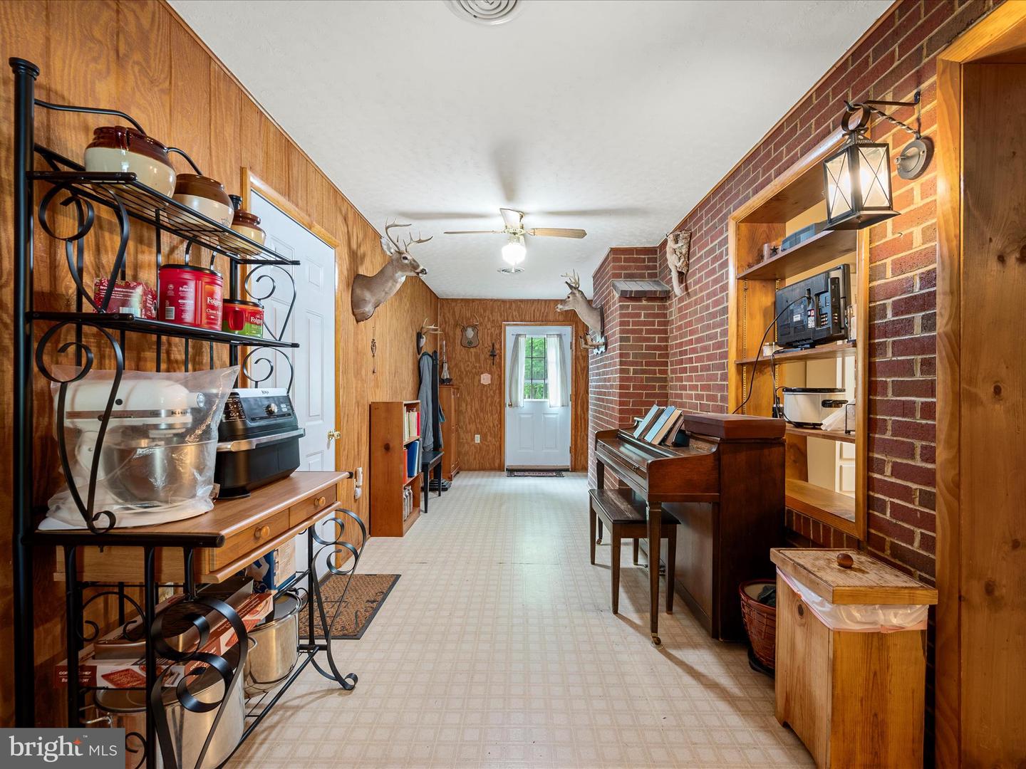 281 Light Rd