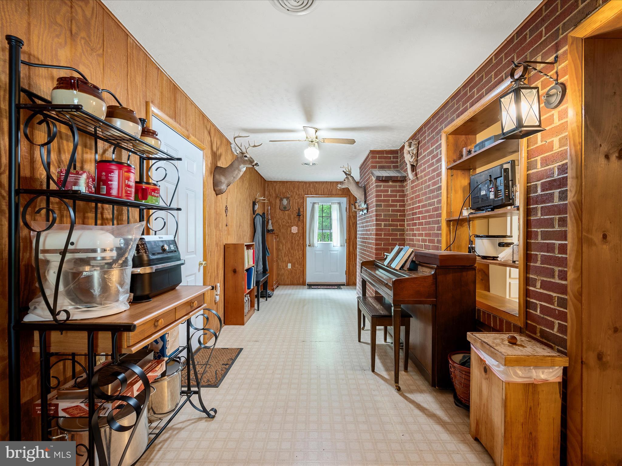 281 Light Rd