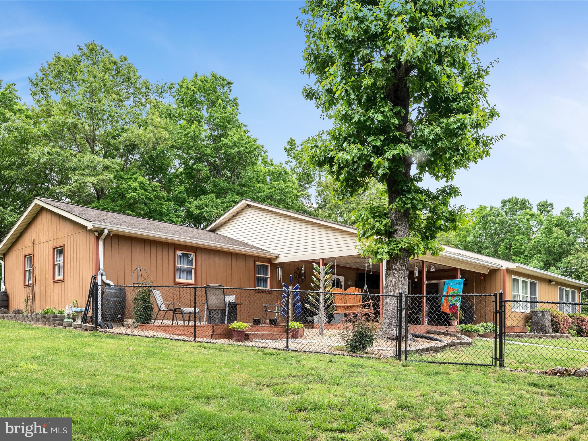 281 Light Rd