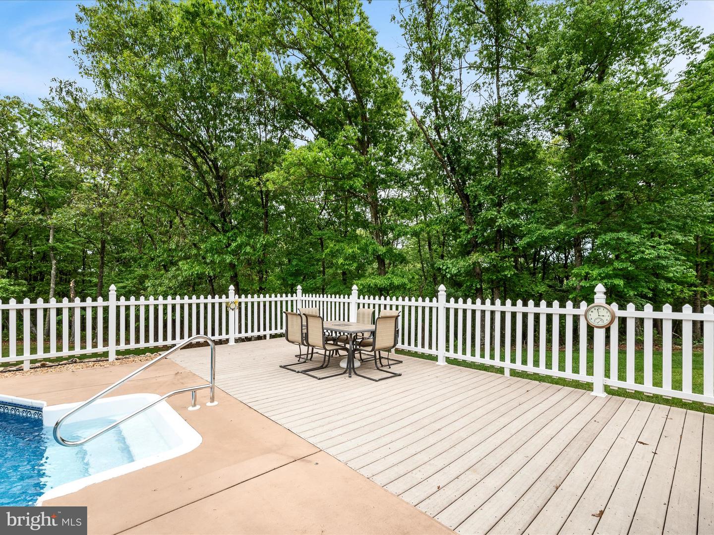 281 Light Rd