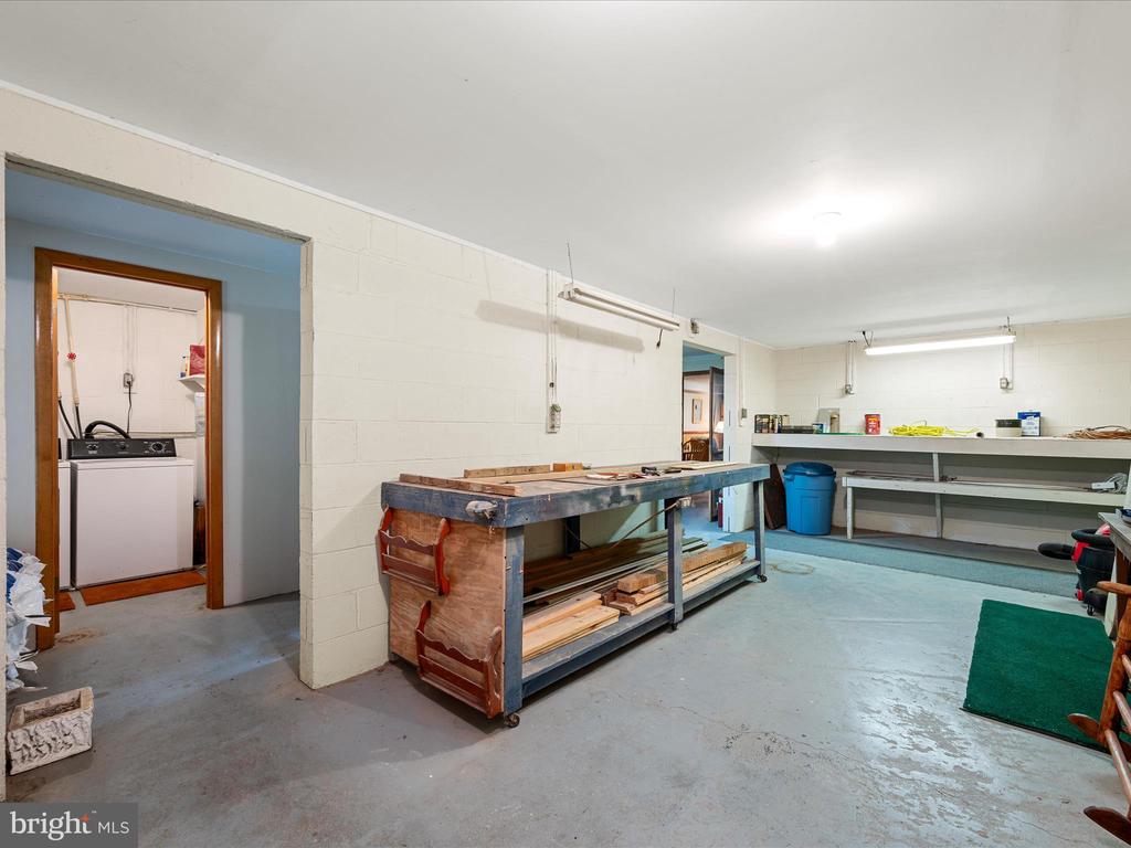281 Light Rd