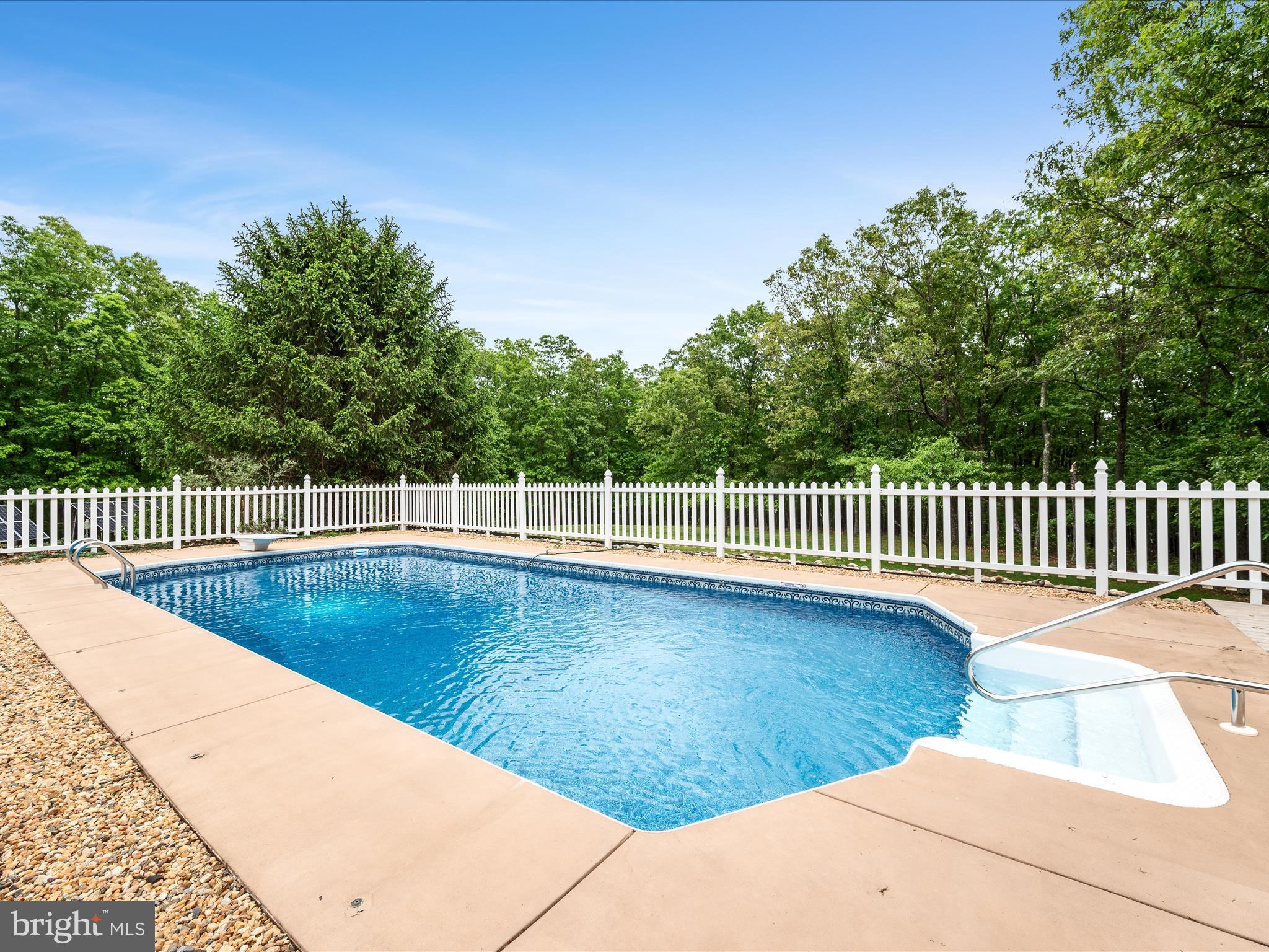 281 Light Rd