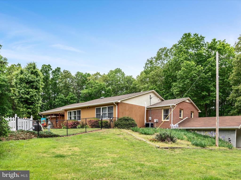 281 Light Rd