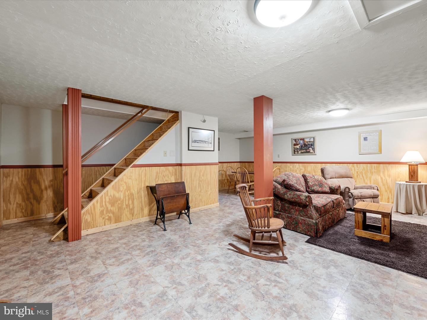 281 Light Rd