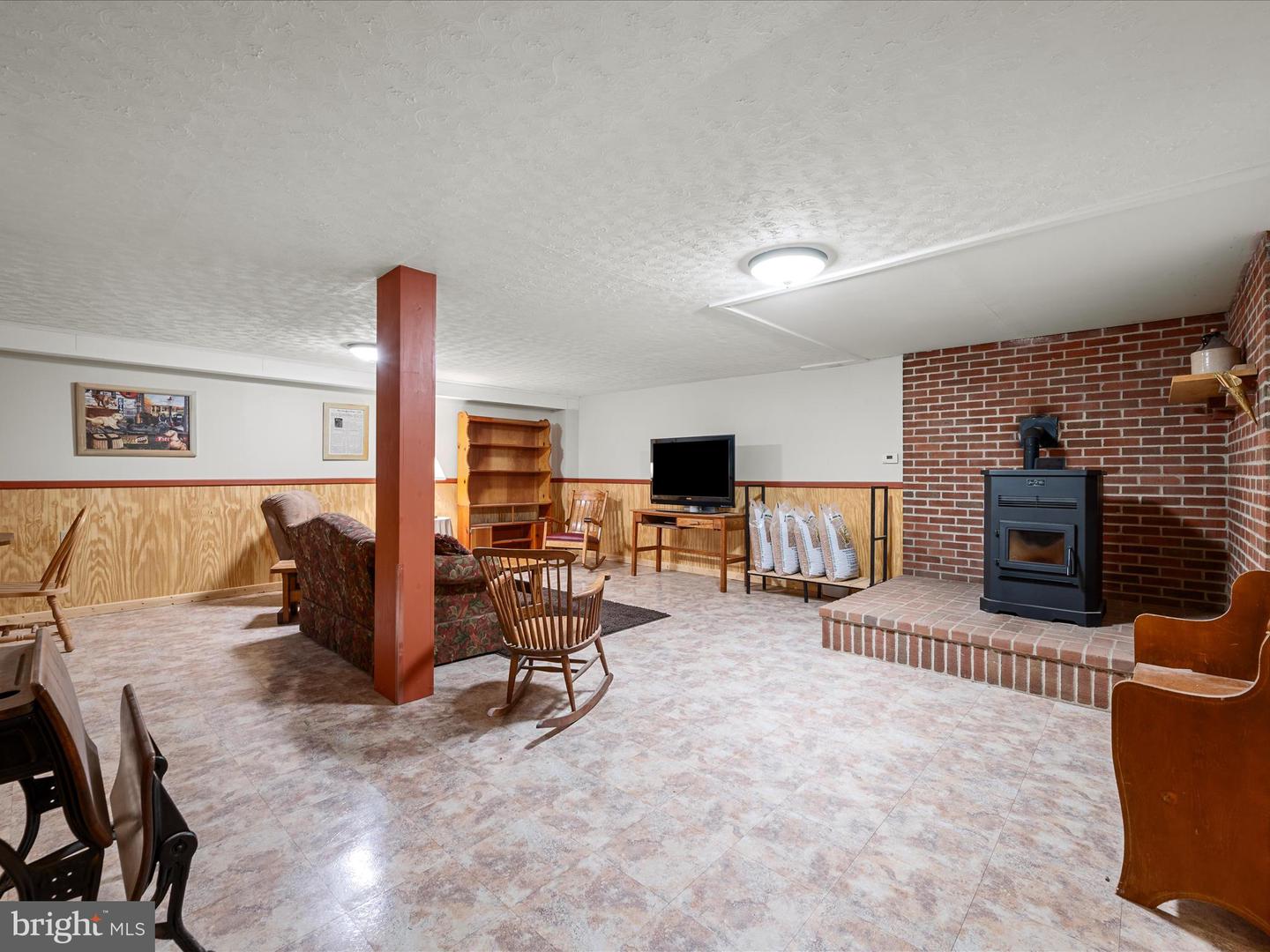 281 Light Rd