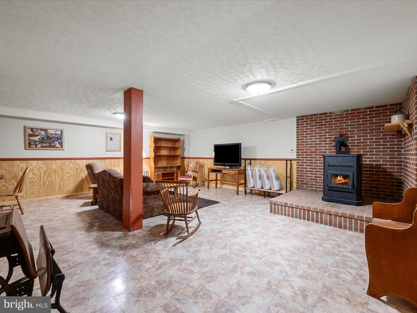 281 Light Rd