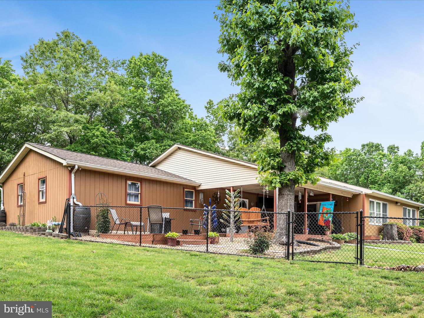 281 Light Rd