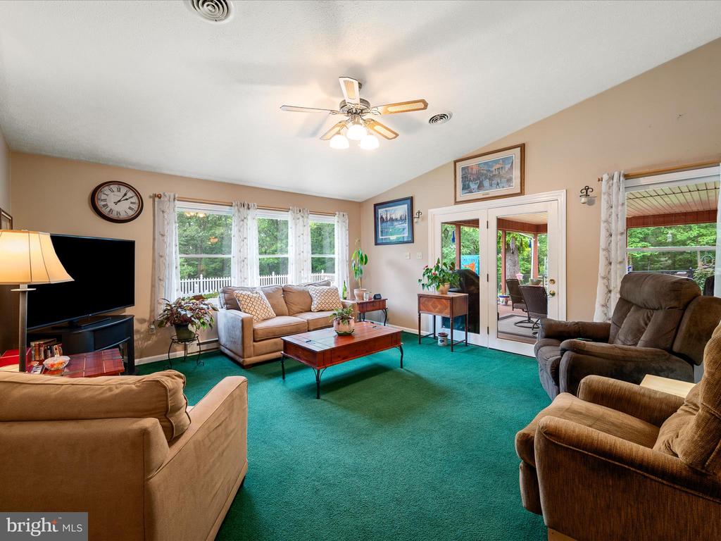 281 Light Rd