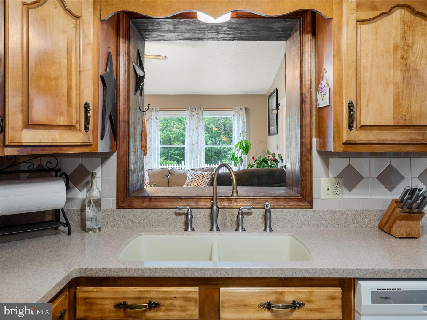 281 Light Rd
