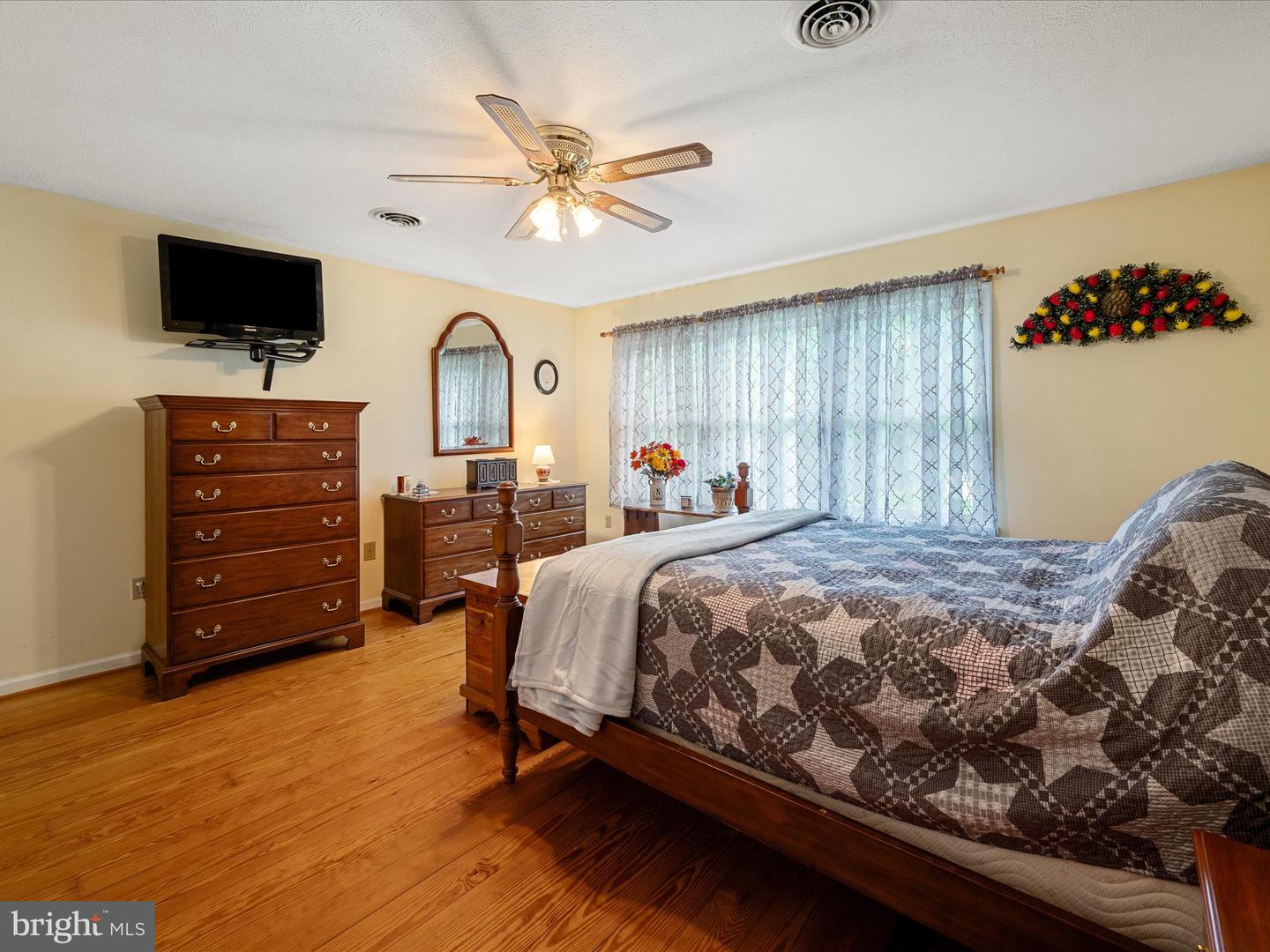 281 Light Rd