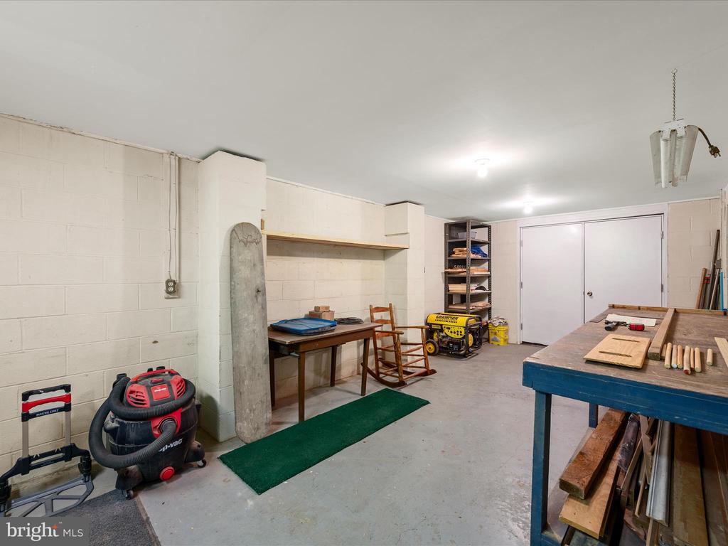 281 Light Rd