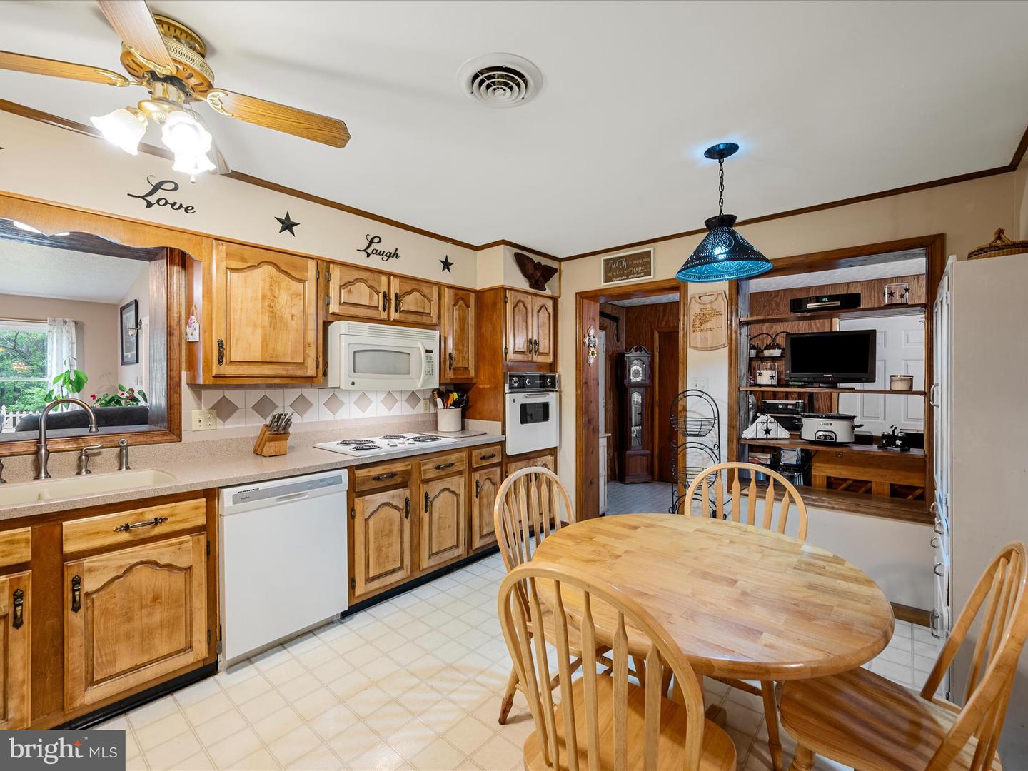 281 Light Rd