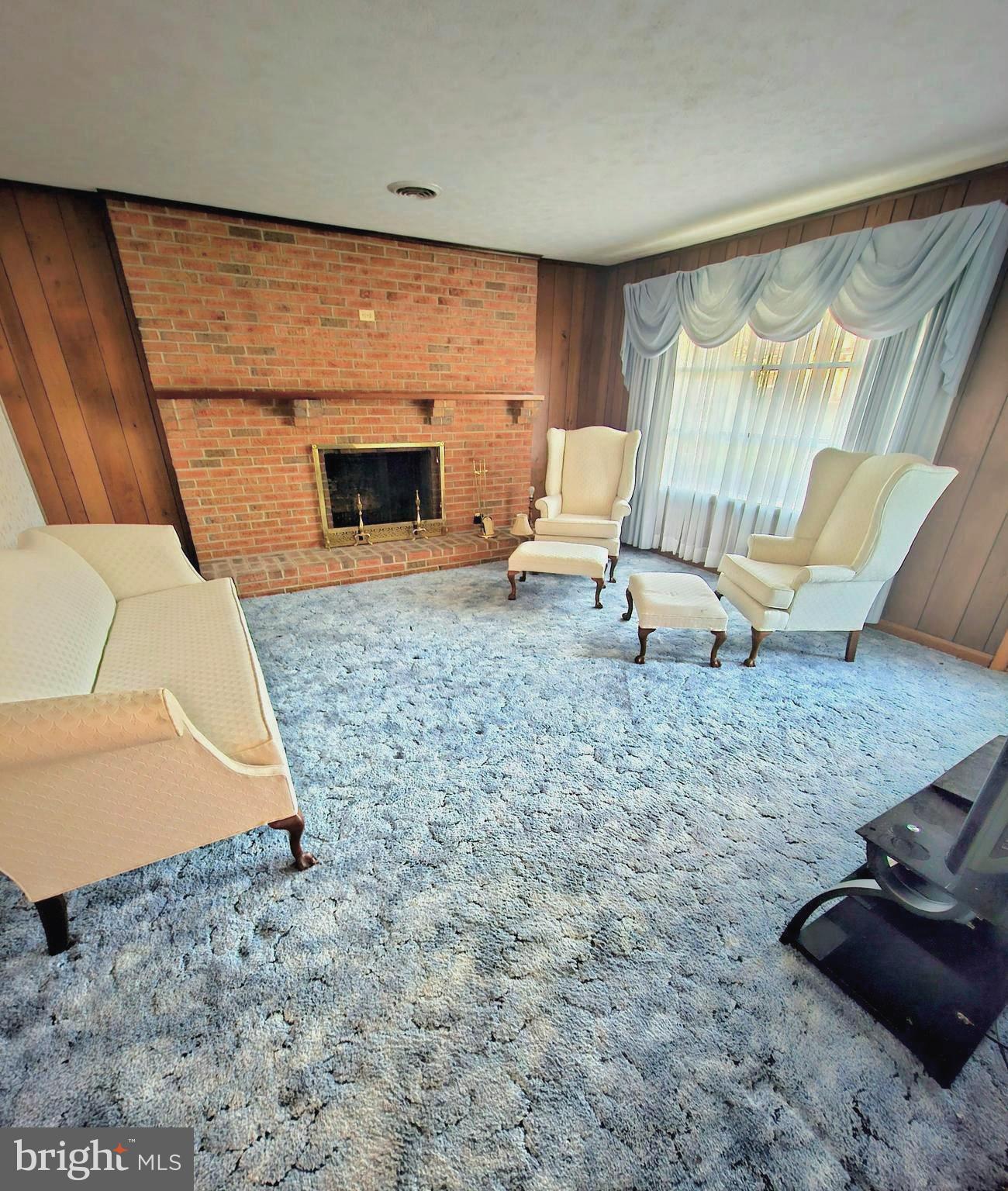 671 Fox Dr