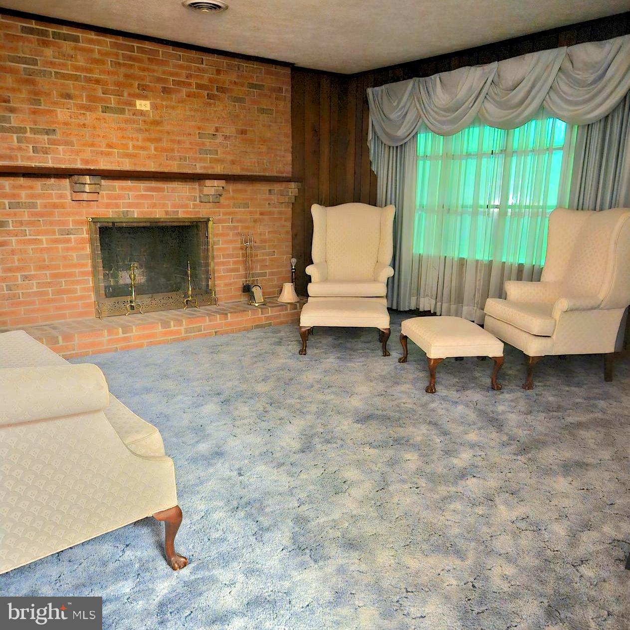 671 Fox Dr
