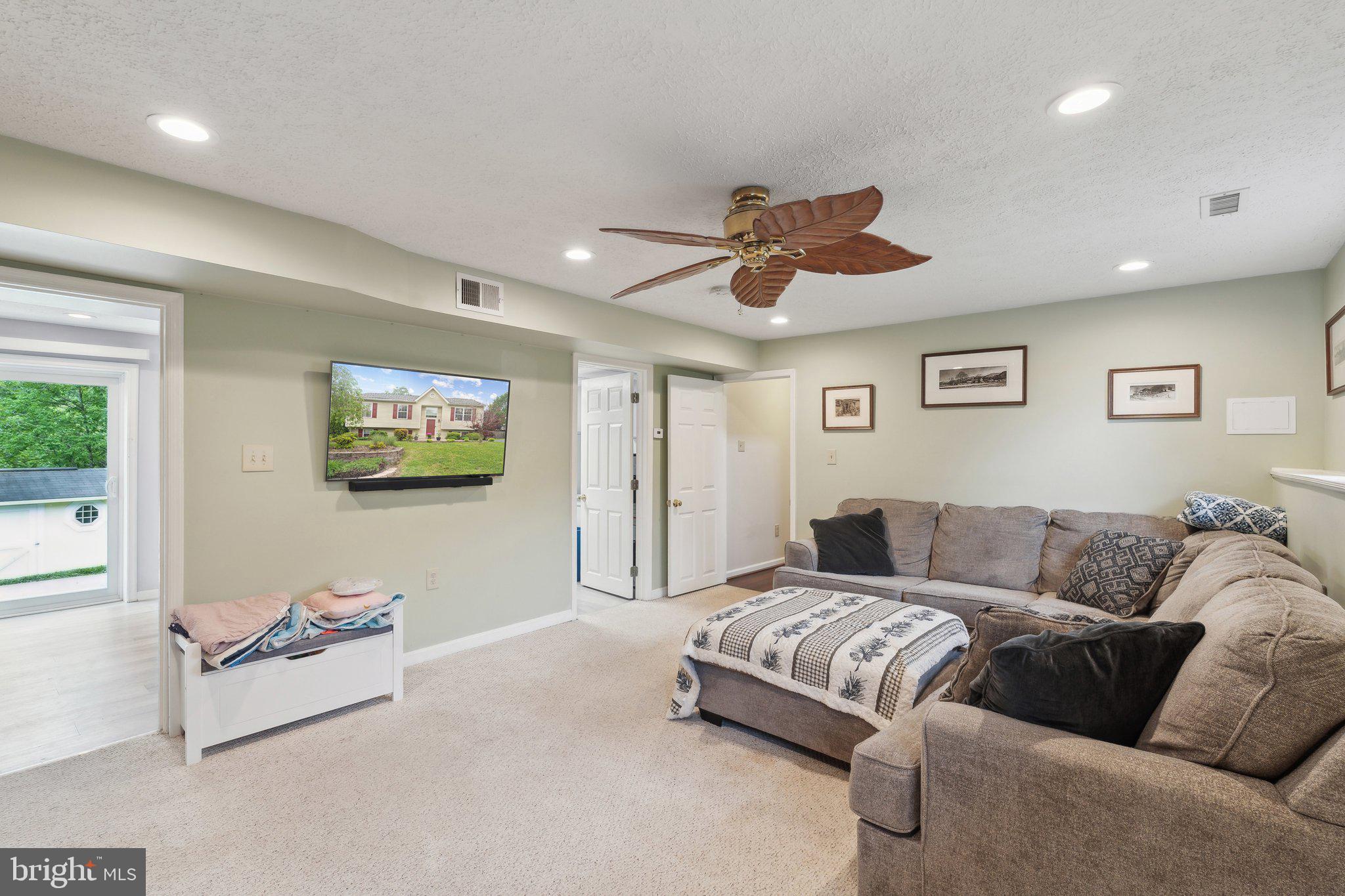 119 Hill Valley Dr