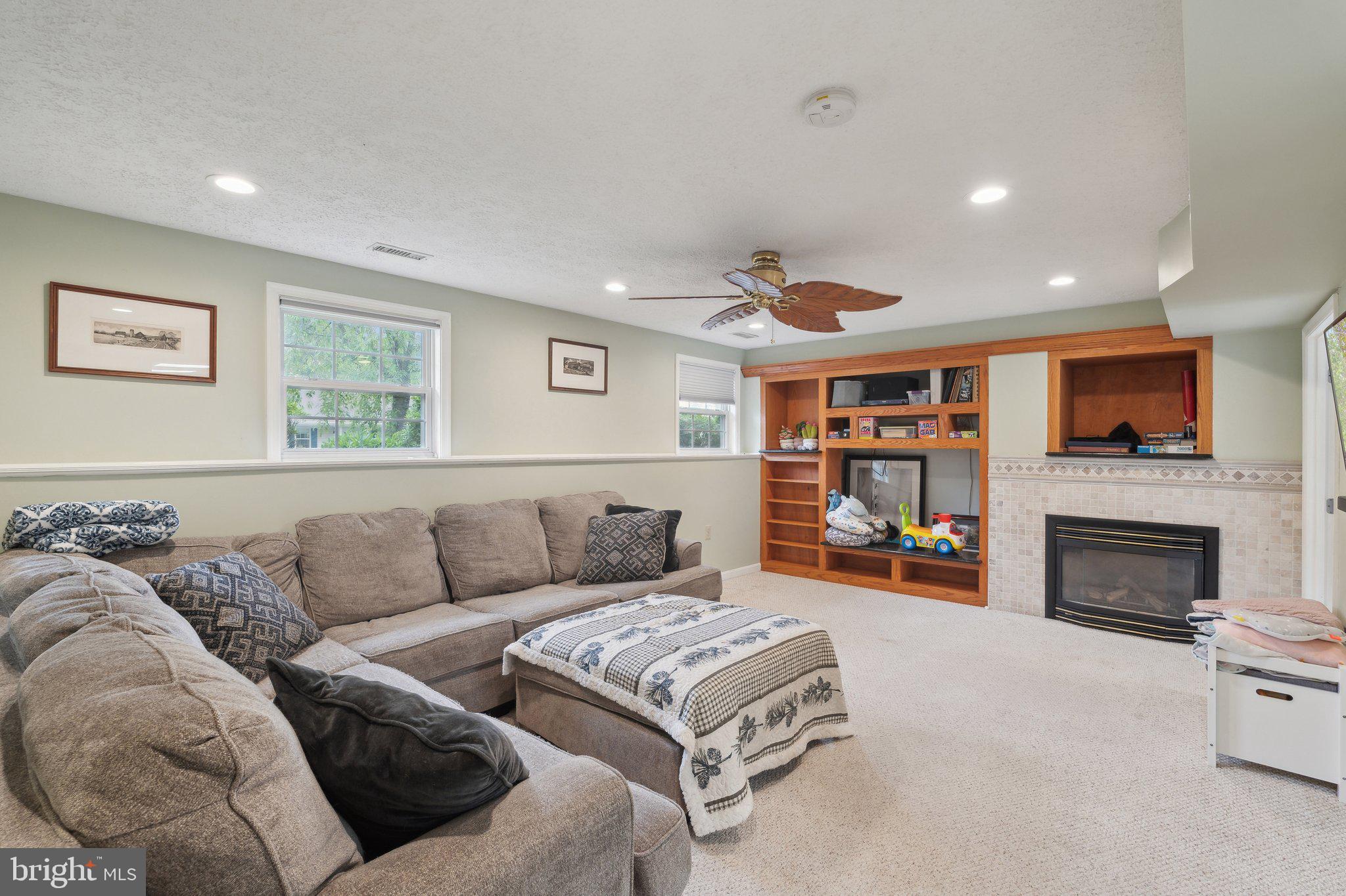 119 Hill Valley Dr