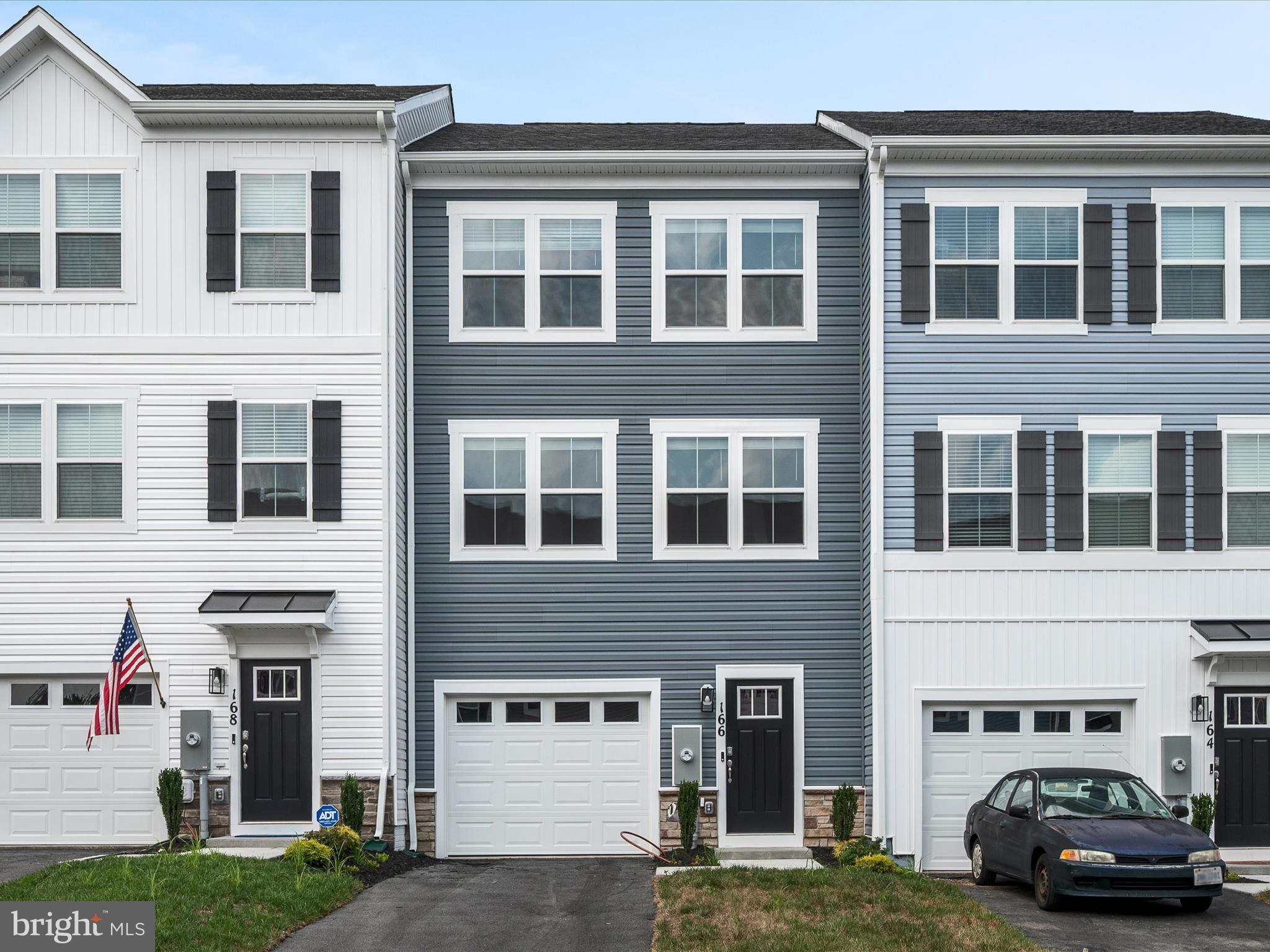 166 MUNSEE CIR
