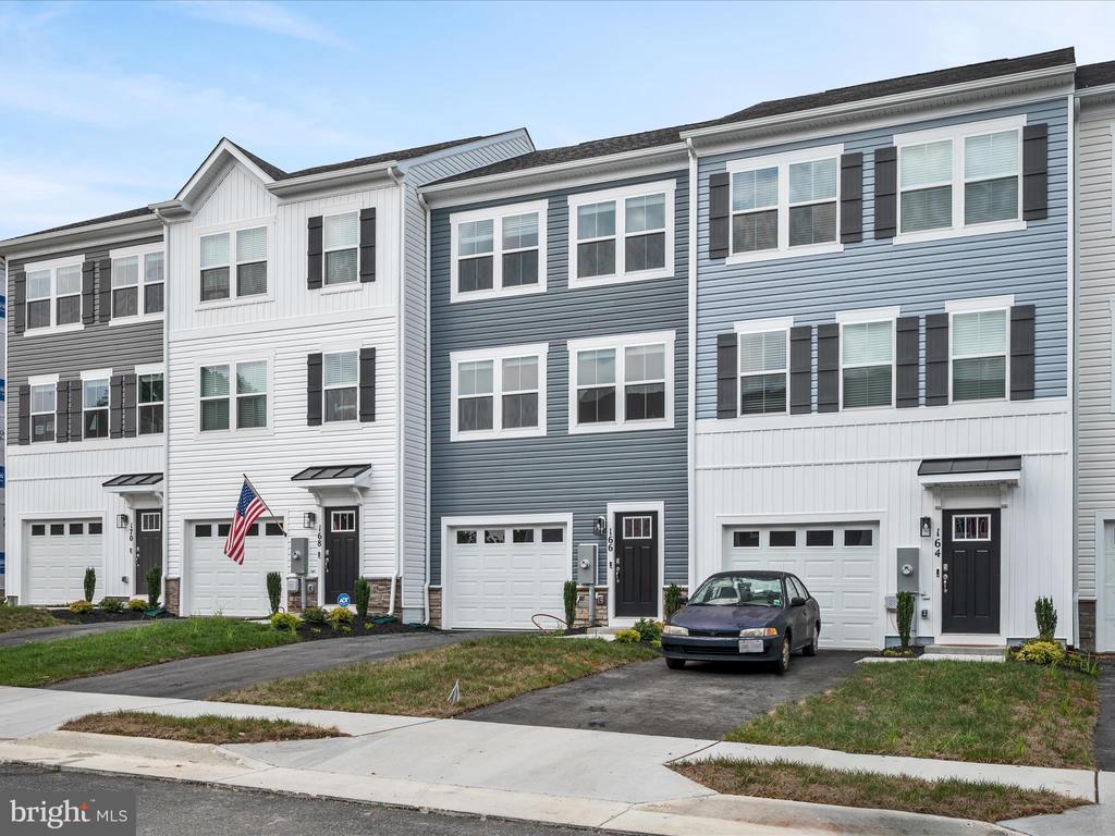 166 MUNSEE CIR