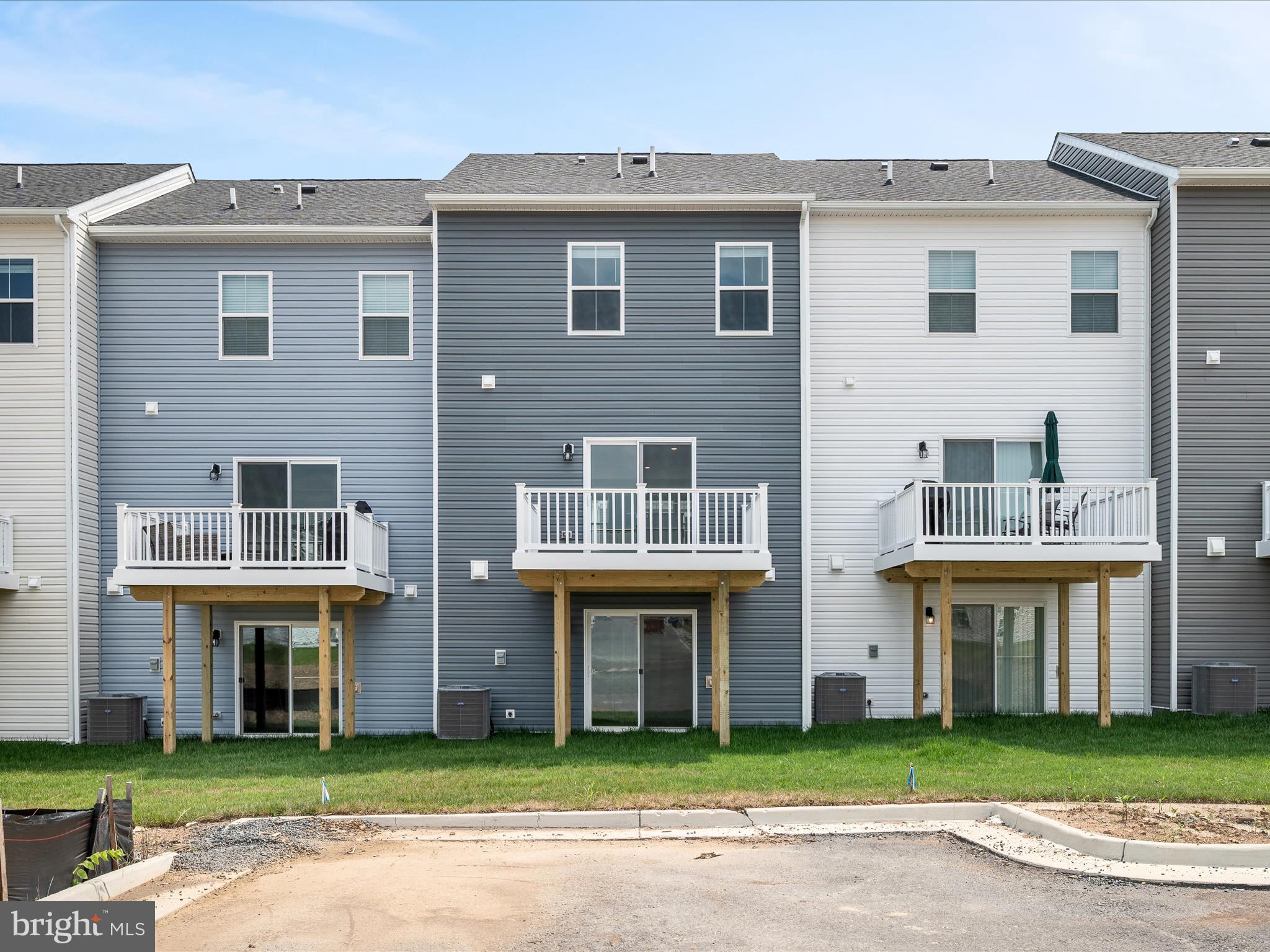 166 MUNSEE CIR