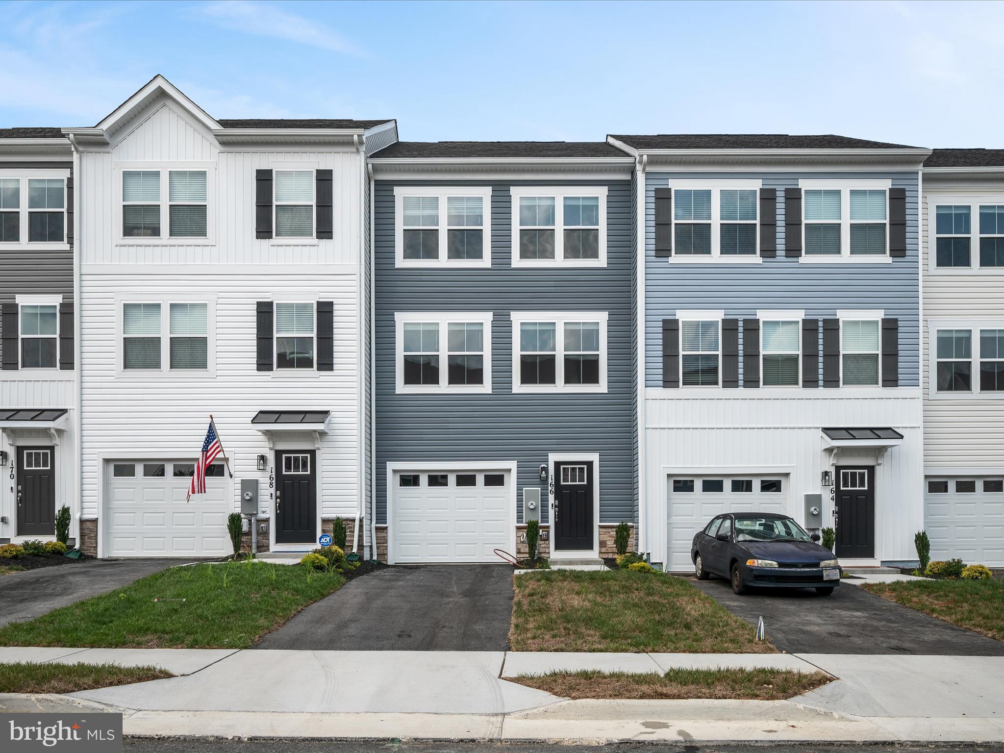 166 MUNSEE CIR