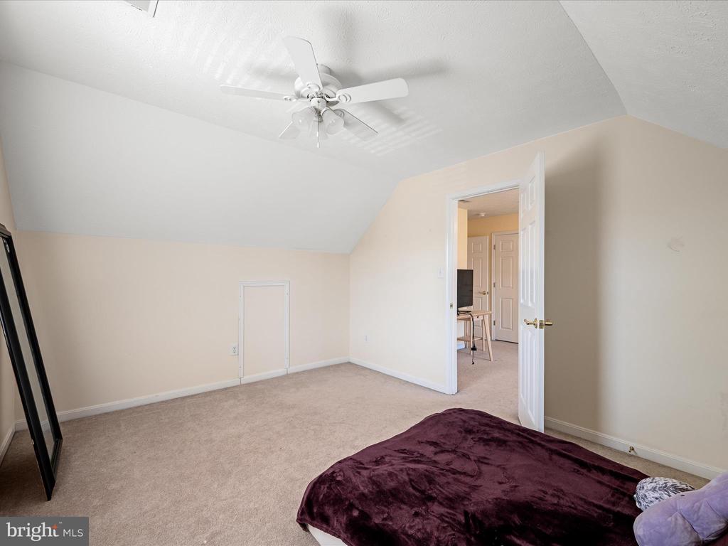 121 Brenton Ct