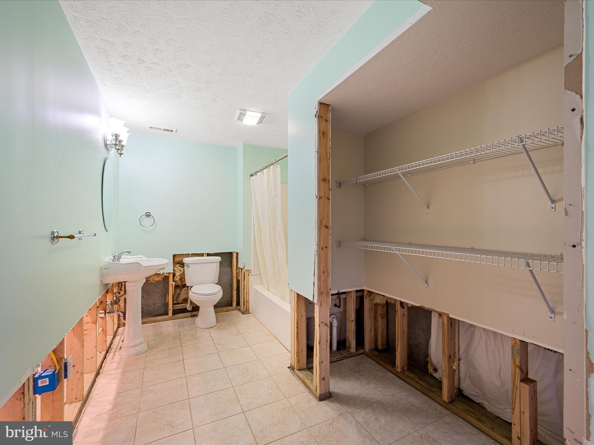 121 Brenton Ct
