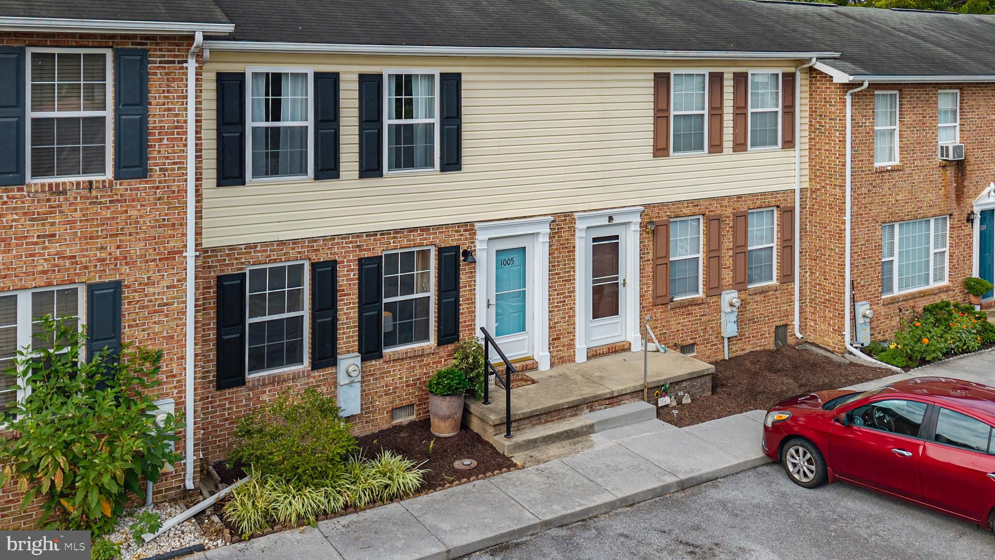 1005 Locust St