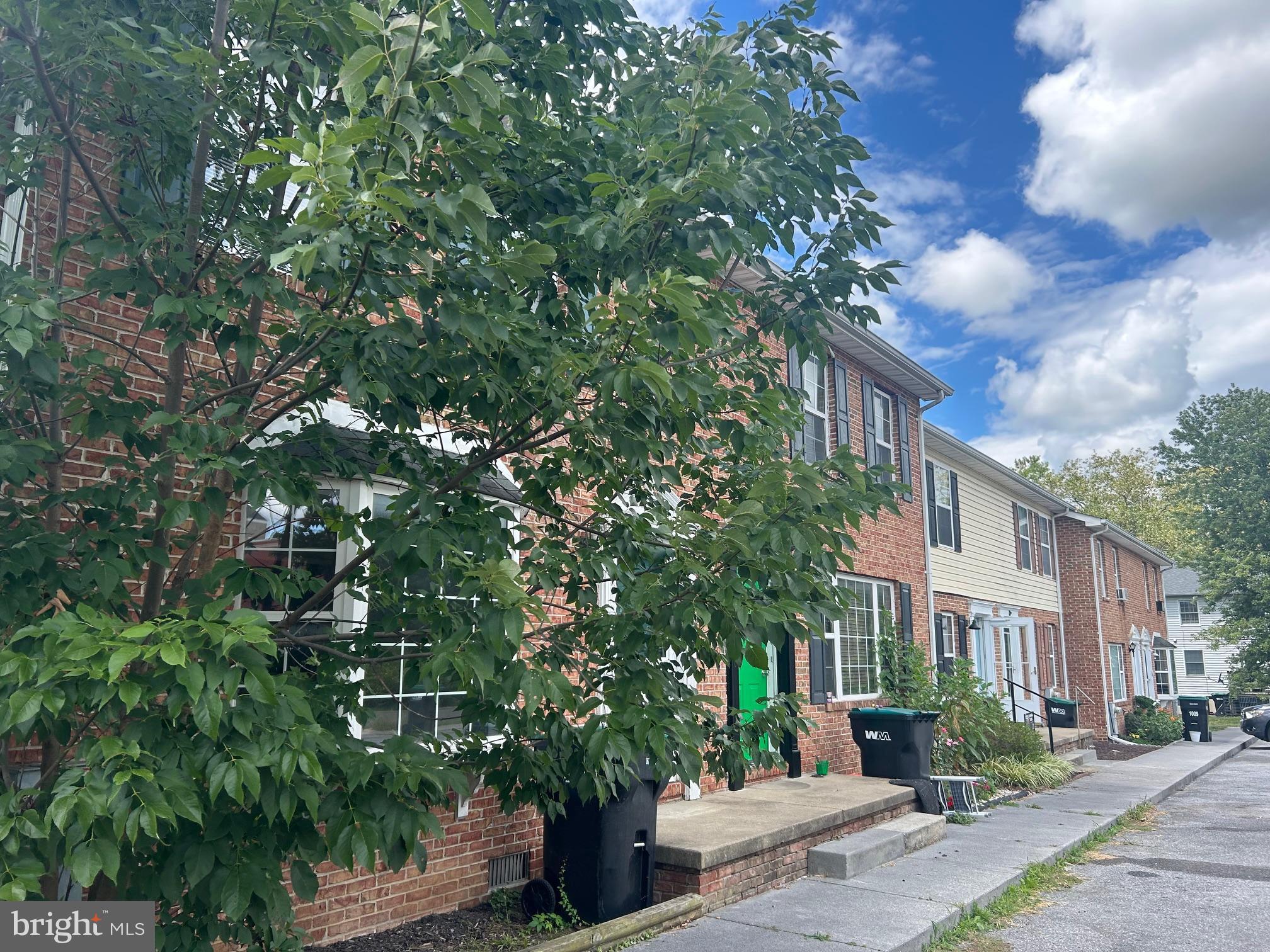 1005 Locust St