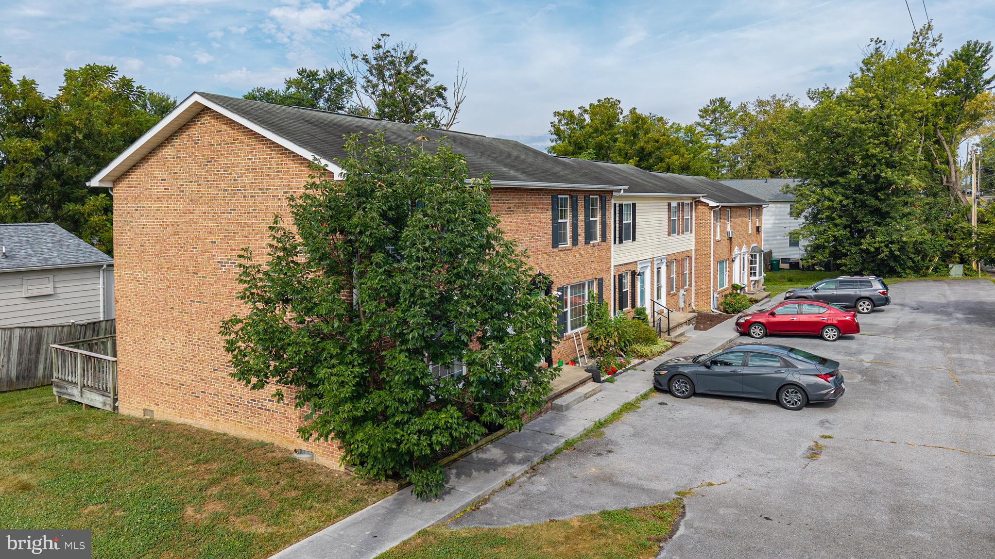 1005 Locust St