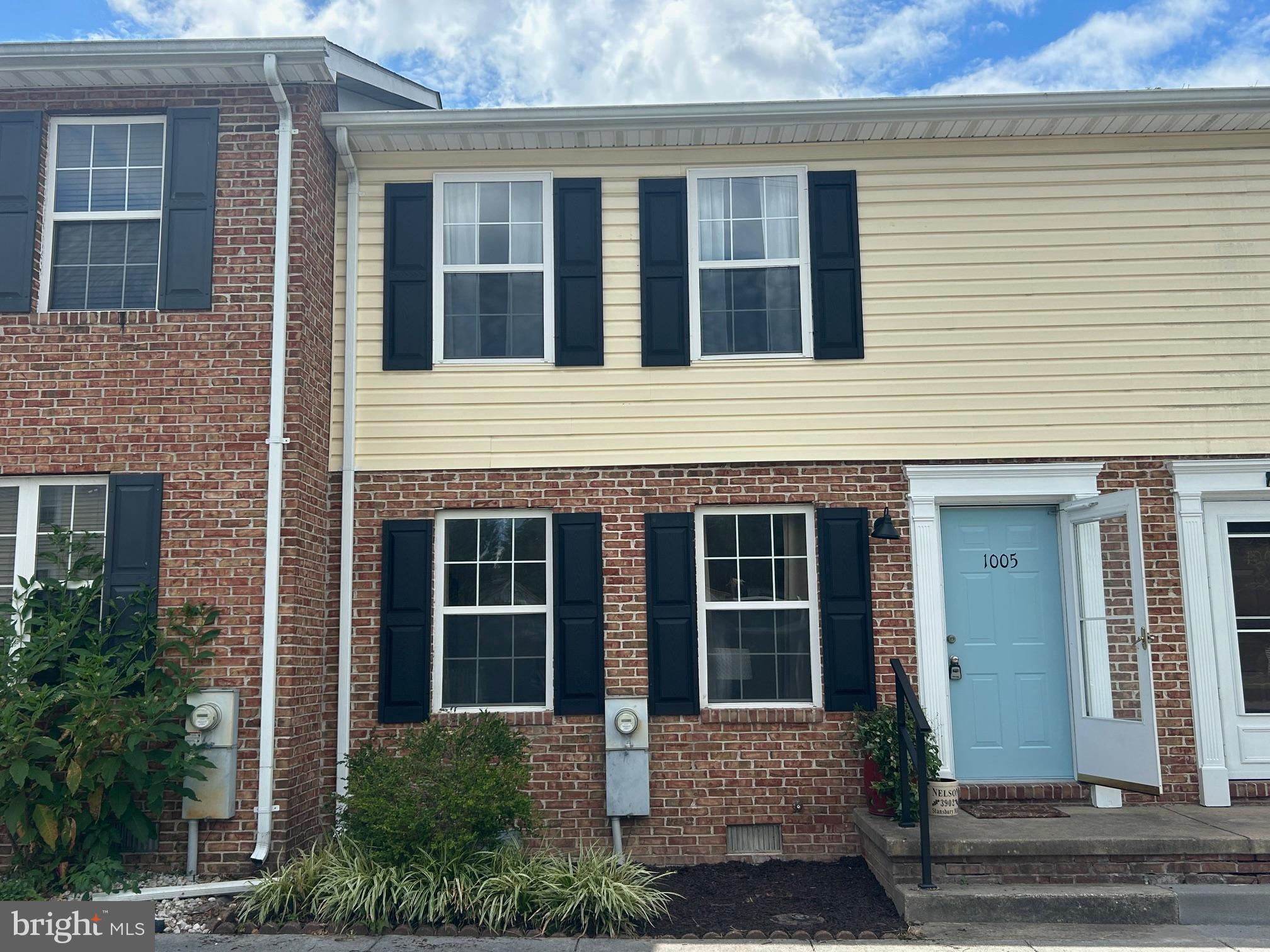 1005 Locust St
