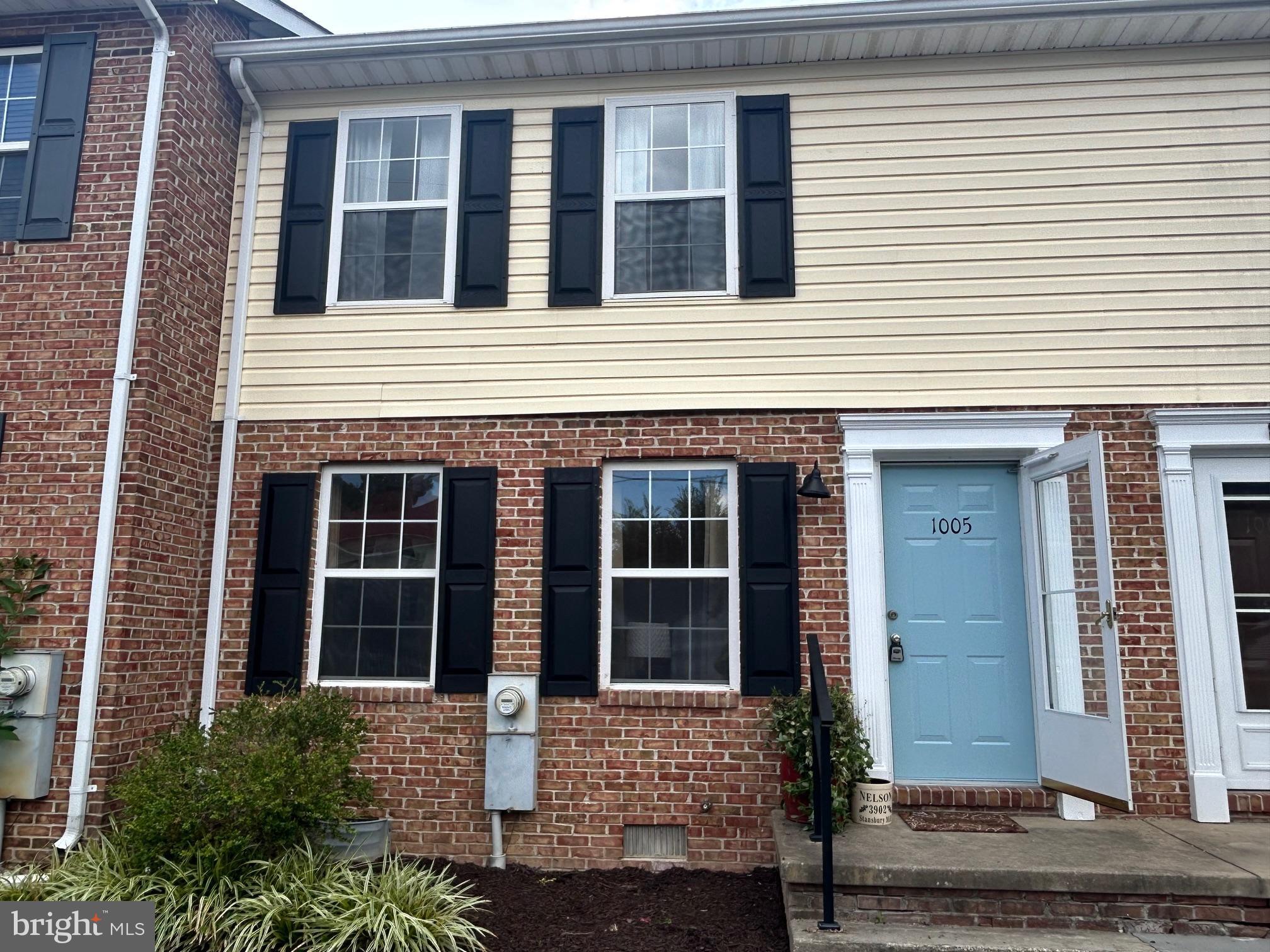 1005 Locust St