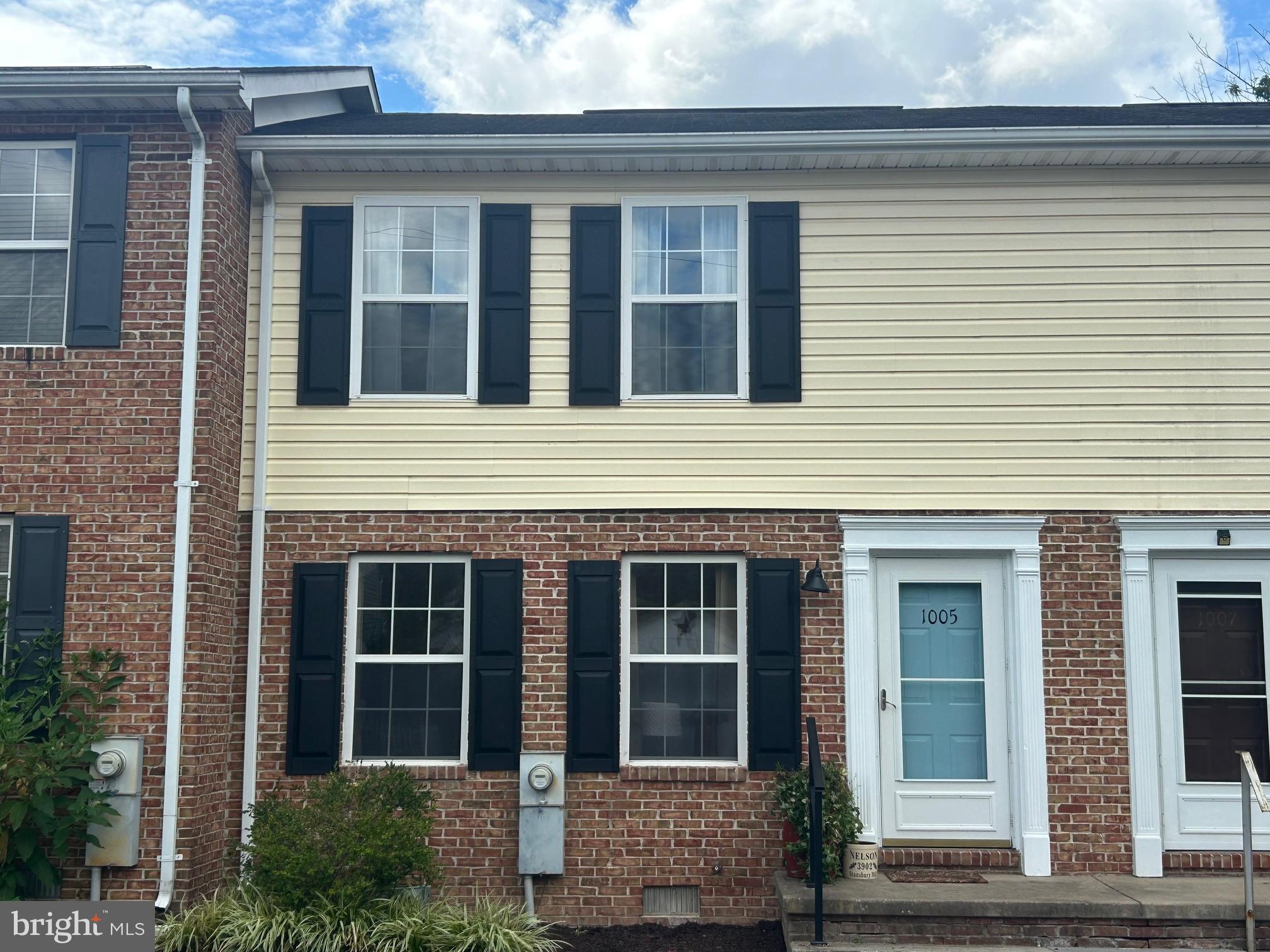 1005 Locust St