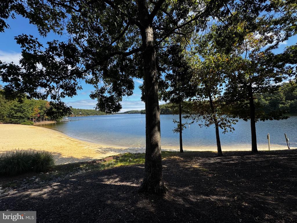 205 LAKE HOLIDAY