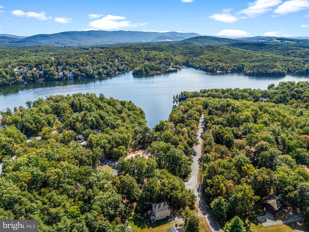 205 LAKE HOLIDAY