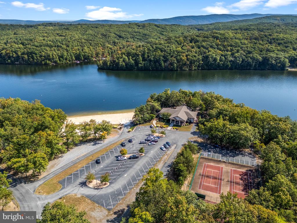 205 LAKE HOLIDAY
