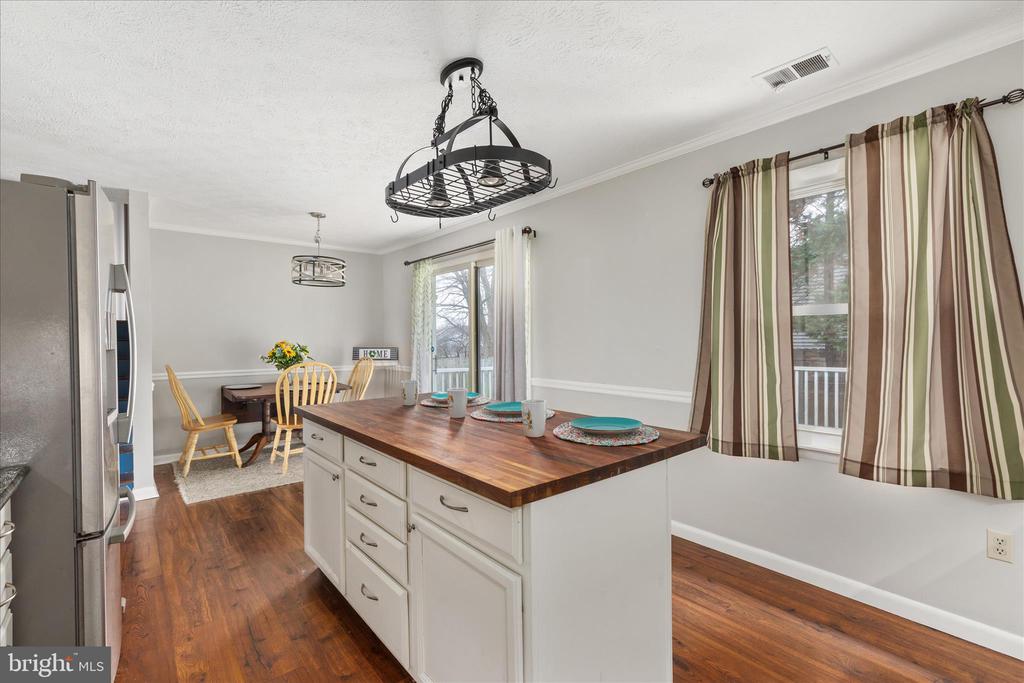 305 BLUEBIRD DRIVE