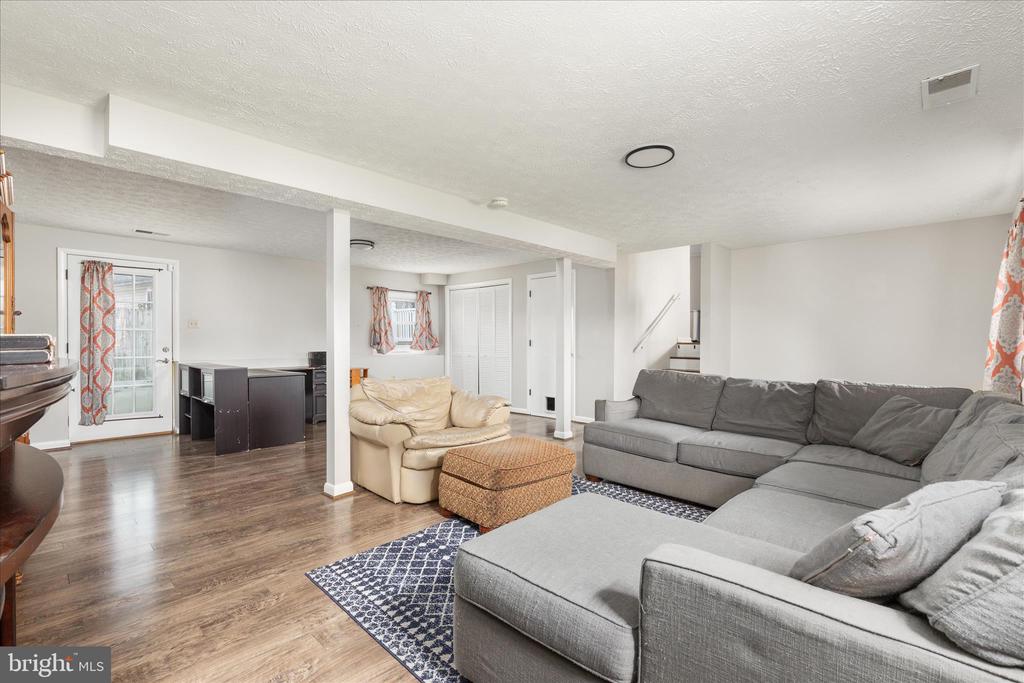 305 BLUEBIRD DRIVE