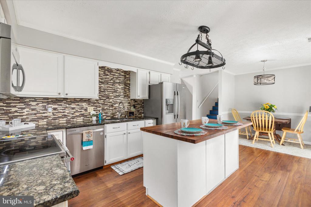 305 BLUEBIRD DRIVE