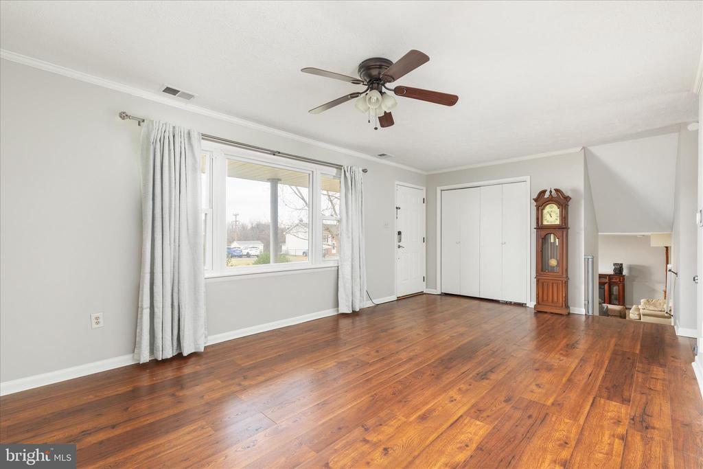 305 BLUEBIRD DRIVE