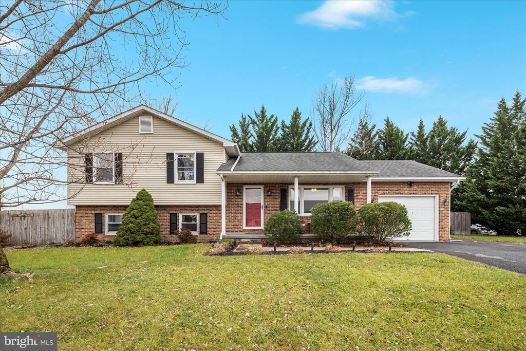 305 BLUEBIRD DRIVE