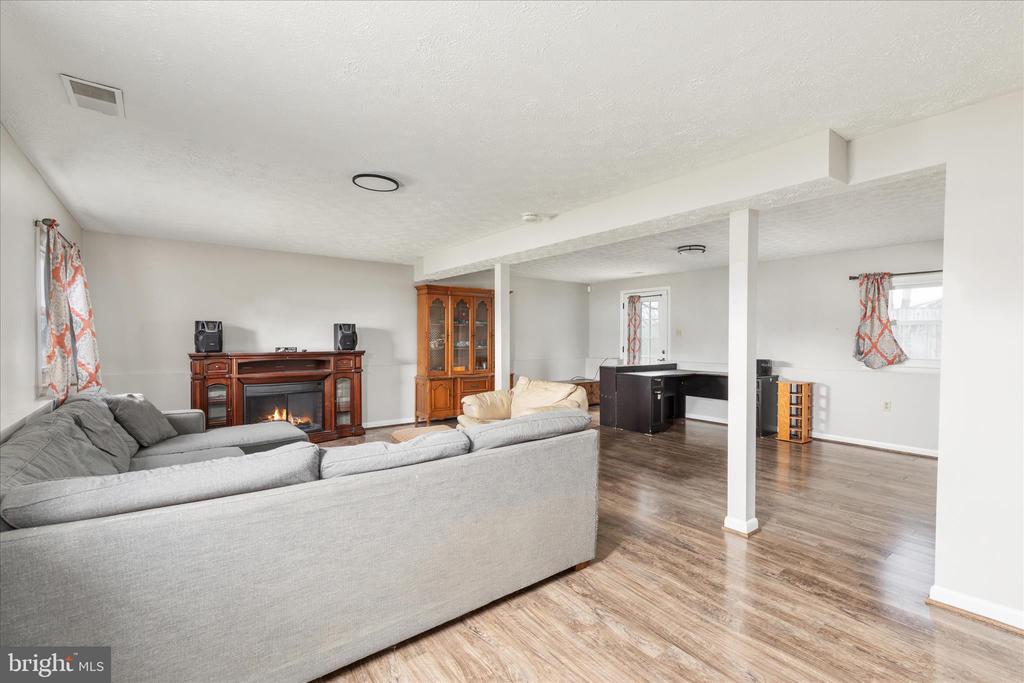 305 BLUEBIRD DRIVE