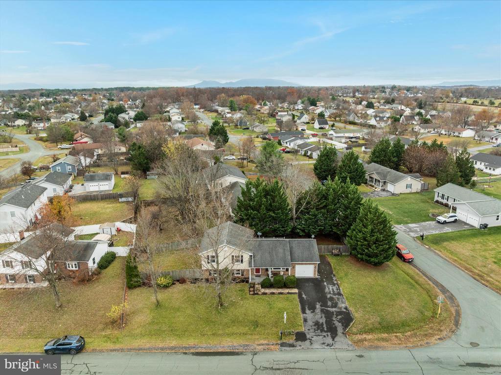 305 BLUEBIRD DRIVE