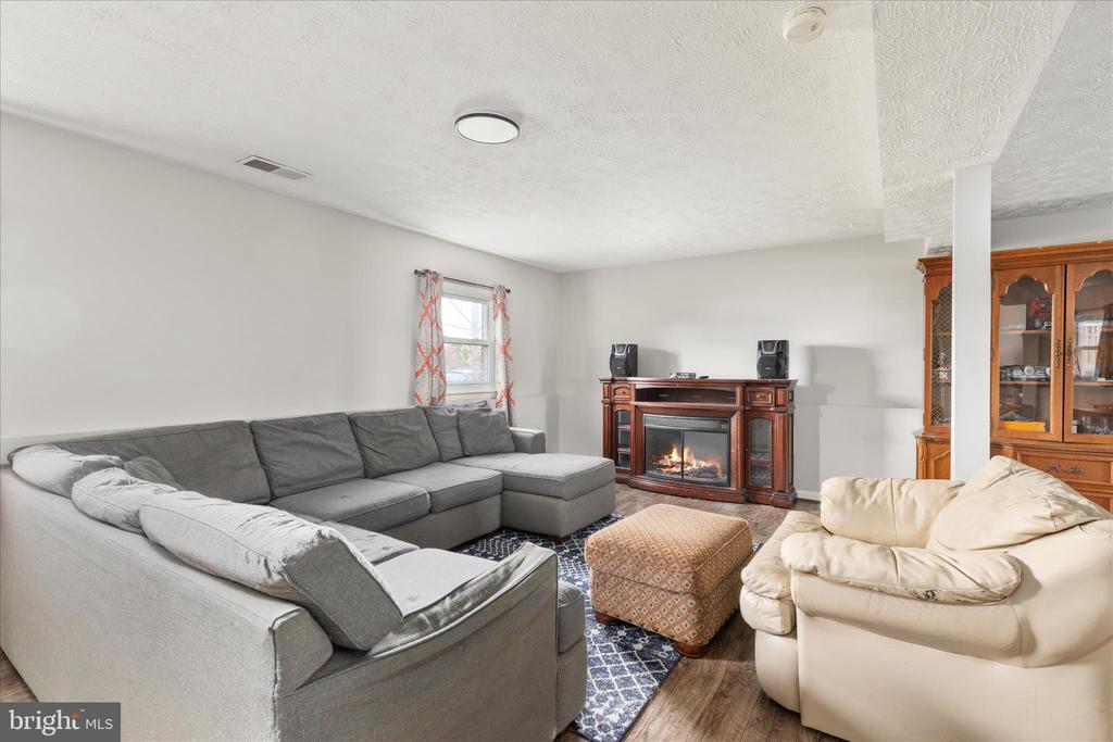 305 BLUEBIRD DRIVE