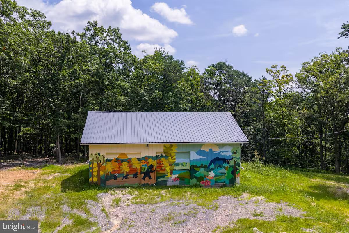 307 FOX RUN LANE