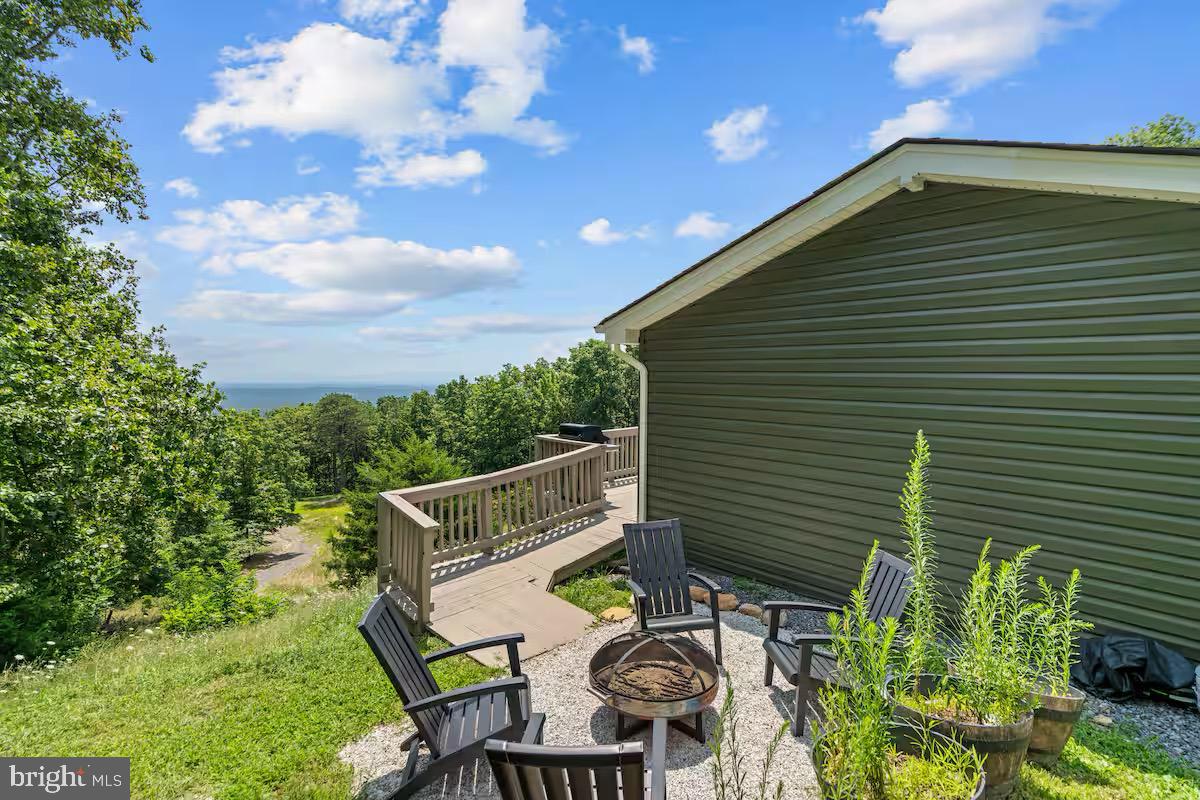 307 FOX RUN LANE